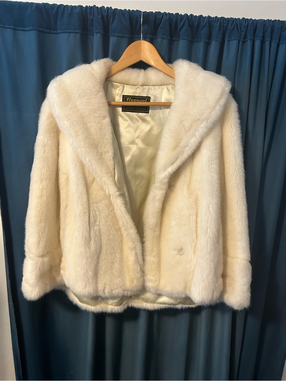 Vintage White Faux Fur cape/hug